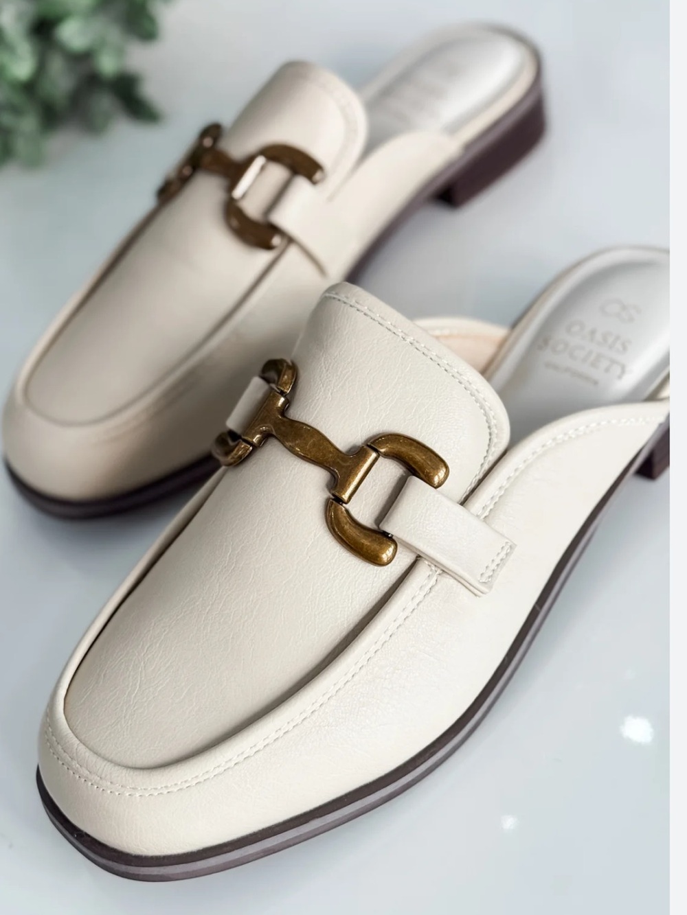 The Blakely Preppy Mules In Cream With Gold Chain Accent Size 8.5